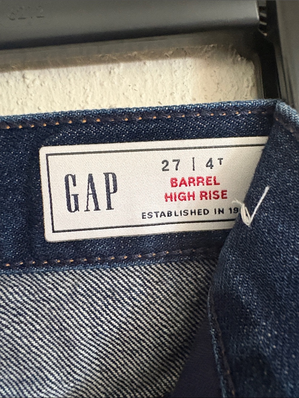 GAP women  Navy Relaxed barrel cut  Jeans - Picture 2 of 4